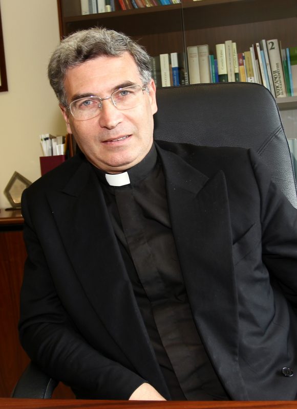 foto padre pedro