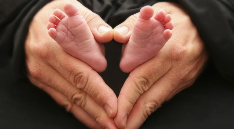 bimbo piedi cuore